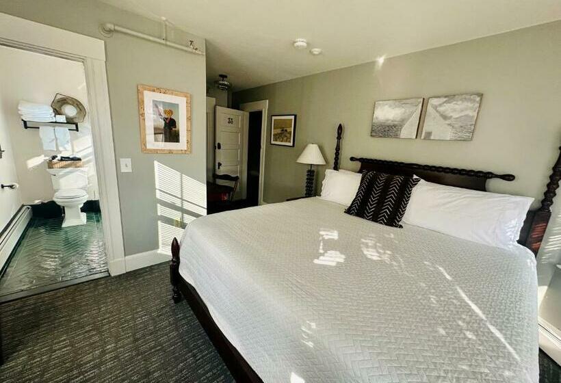 اتاق لوکس با تخت بزرگ, Gifford House