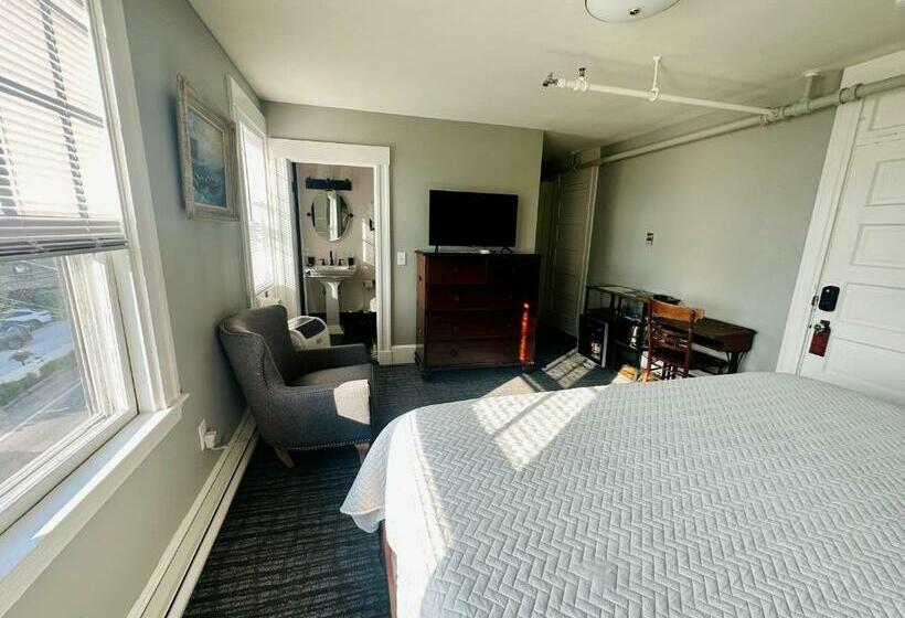 اتاق لوکس با تخت بزرگ, Gifford House