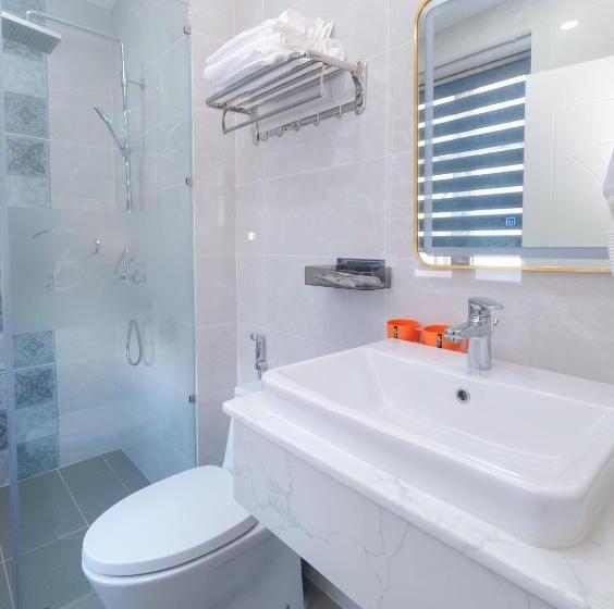 اتاق استاندارد با تخت بزرگ, Bella Hotel Phu Quoc Free Cable Car And Water Park Tickets