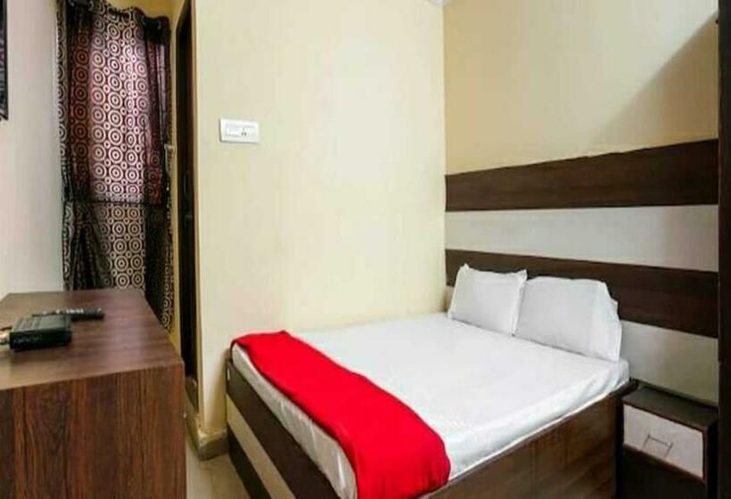 חדר קלאסי לשלושה, Collection O Hotel New Royal Plaza Nampally