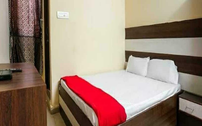חדר קלאסי לשלושה, Collection O Hotel New Royal Plaza Nampally