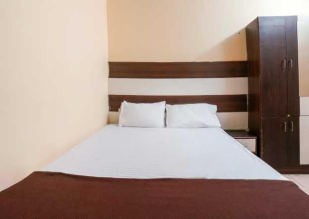 חדר קלאסי לשלושה, Collection O Hotel New Royal Plaza Nampally