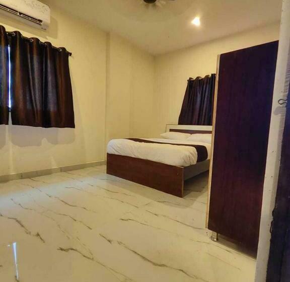 חדר קלאסי לשלושה, Collection O Hotel New Royal Plaza Nampally