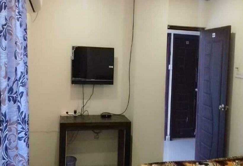 חדר קלאסי לשלושה, Collection O Hotel New Royal Plaza Nampally