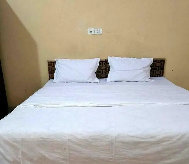 Classic Kolmen Hengen Huone, 81157g Amy Inn