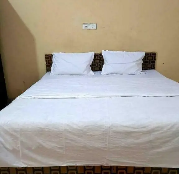Classic Kolmen Hengen Huone, 81157g Amy Inn