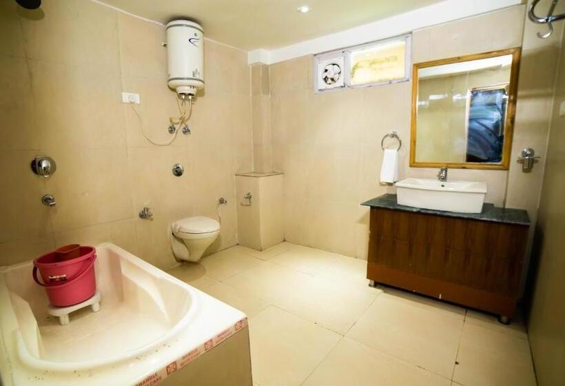 غرفة ديلوكس مزودة بشرفة, Vaayu Resorts And Spa