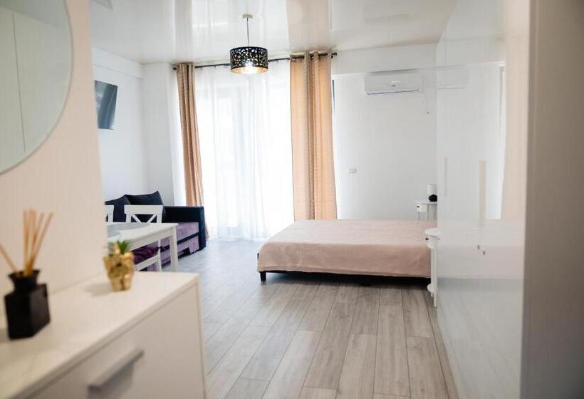 استودیو استاندارد با چشم‌انداز استخر, Almar Luxury Residence   Renting Apartments & Free Pool
