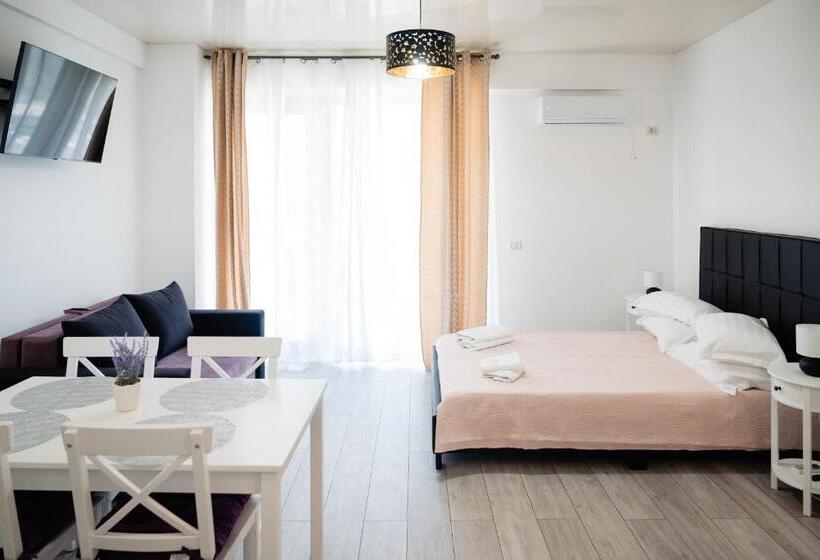 استودیو استاندارد با چشم‌انداز استخر, Almar Luxury Residence   Renting Apartments & Free Pool