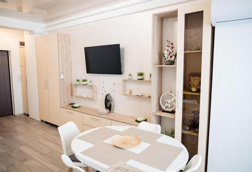 带1个卧室的带海景的公寓, Almar Luxury Residence   Renting Apartments & Free Pool