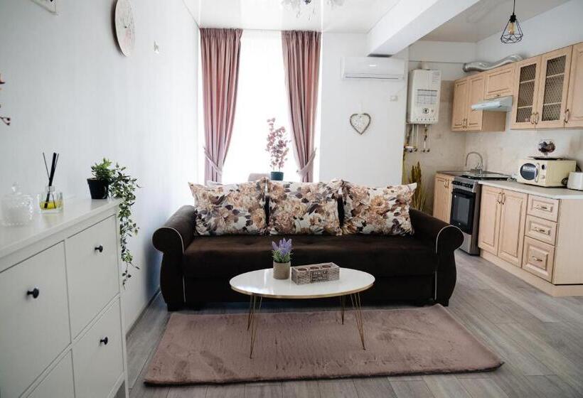 آپارتمان 1 خوابه با چشم‌انداز دریا, Almar Luxury Residence   Renting Apartments & Free Pool