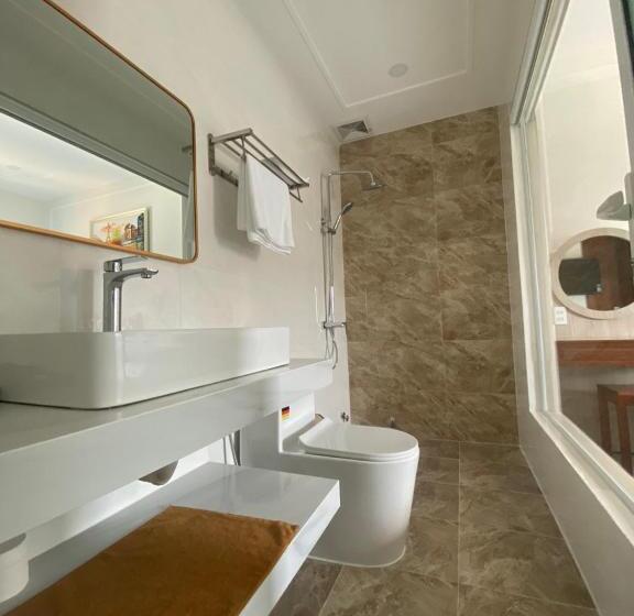 اتاق استاندارد چهارنفره با بالکن, Khách Sạn Biển Xanh