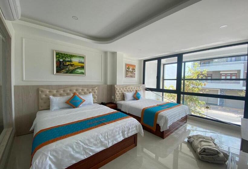 اتاق استاندارد چهارنفره با بالکن, Khách Sạn Biển Xanh