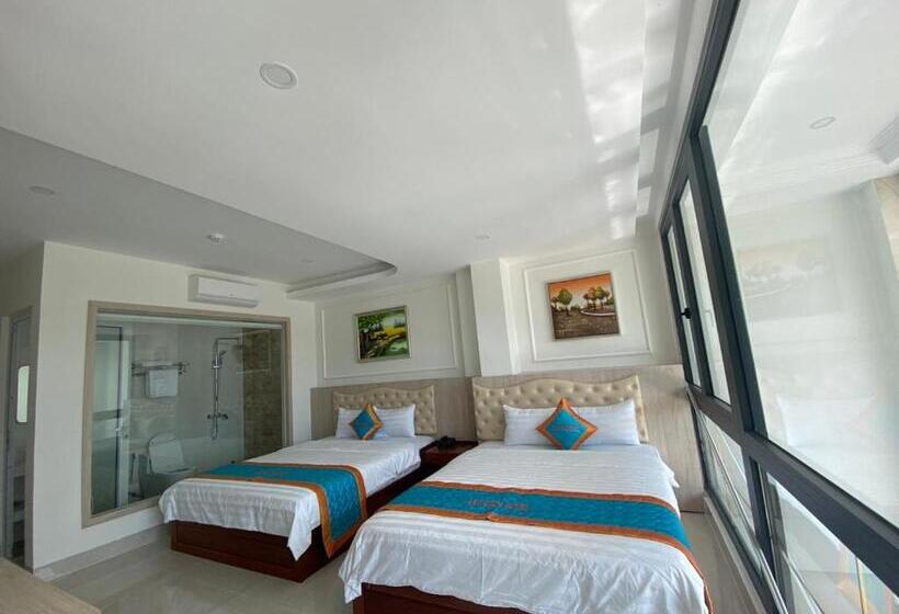 اتاق استاندارد چهارنفره با بالکن, Khách Sạn Biển Xanh