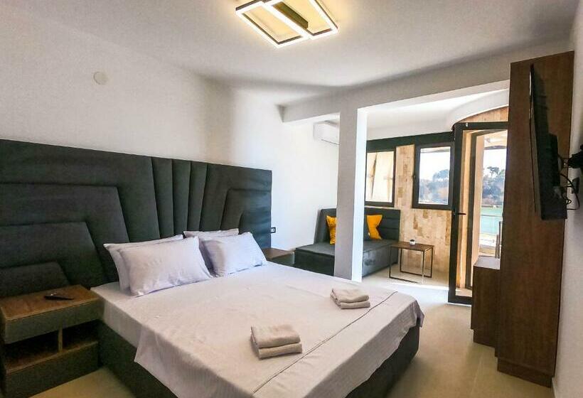 اتاق سه نفره دلوکس با چشم‌انداز دریا, Sand Apartments