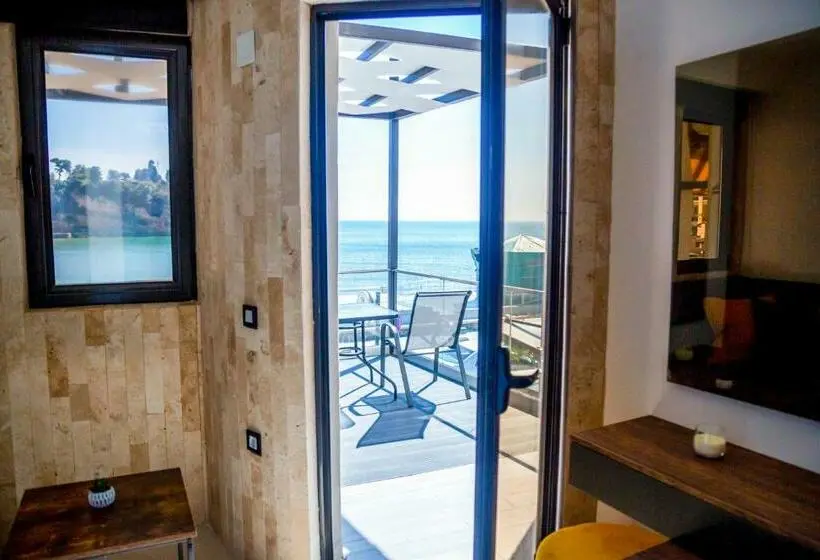 اتاق سه نفره دلوکس با چشمانداز دریا, Sand Apartments