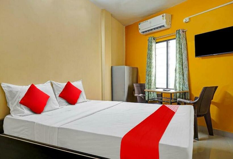 Classic Kolmen Hengen Huone, Oyo Flagship 81055 Relaxe Lodge