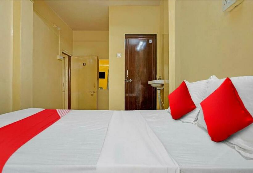 Classic Kolmen Hengen Huone, Oyo Flagship 81055 Relaxe Lodge