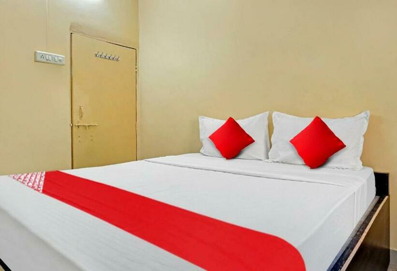 Classic Kolmen Hengen Huone, Oyo Flagship 81055 Relaxe Lodge