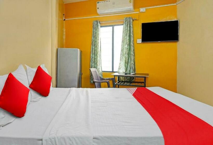 Classic Kolmen Hengen Huone, Oyo Flagship 81055 Relaxe Lodge