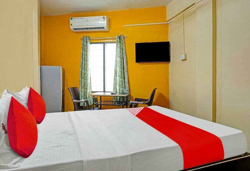 Classic Kolmen Hengen Huone, Oyo Flagship 81055 Relaxe Lodge