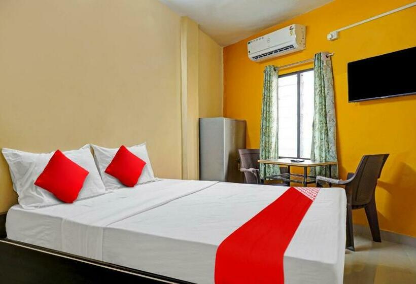 Classic Kolmen Hengen Huone, Oyo Flagship 81055 Relaxe Lodge