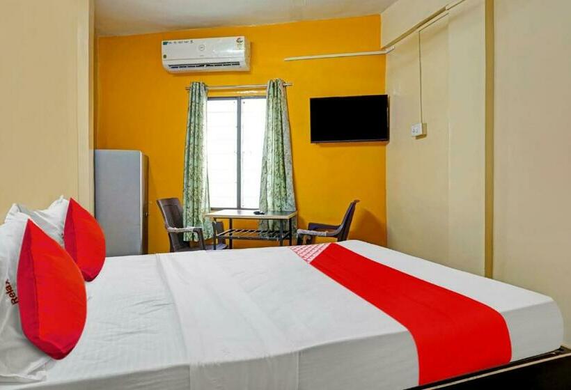 Classic Kolmen Hengen Huone, Oyo Flagship 81055 Relaxe Lodge