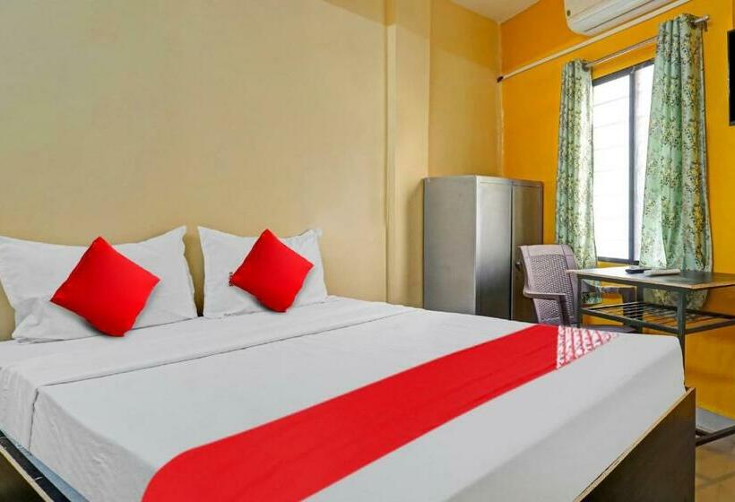 Classic Kolmen Hengen Huone, Oyo Flagship 81055 Relaxe Lodge