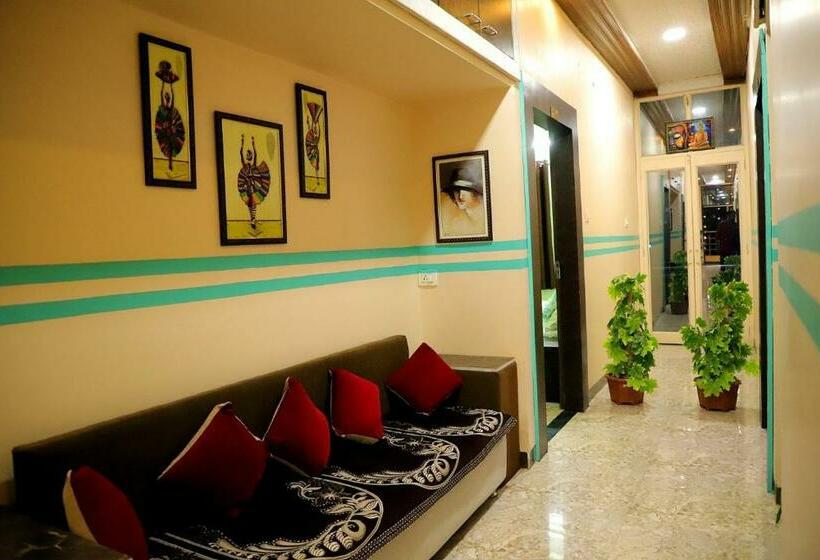 Quarto Deluxe, Mahishmati Palace