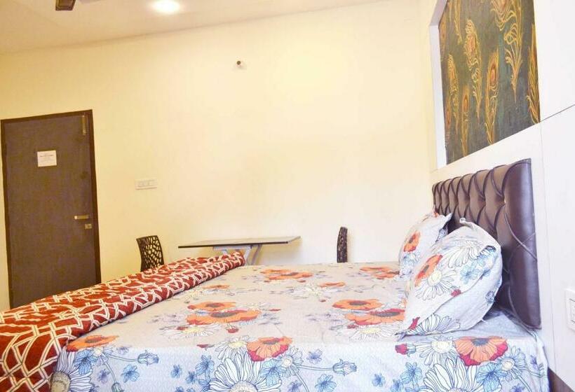 デラックストリプルルーム, Oyo 81020 Royal Orbit