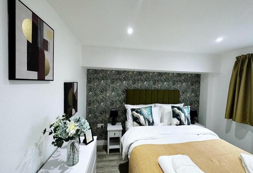 דירה בת חדר שינה 1 עם מרפסת, The Atlantis   Tower Apartments