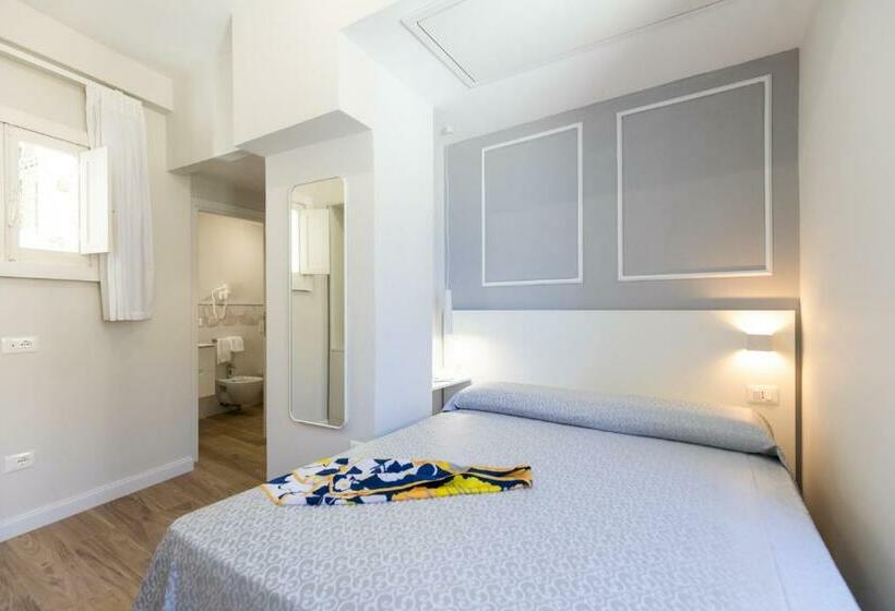 スタンダードルーム, All’angolo Della Torre