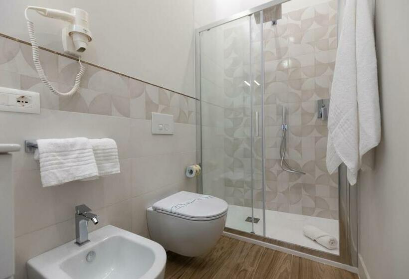 スタンダードルーム, All’angolo Della Torre