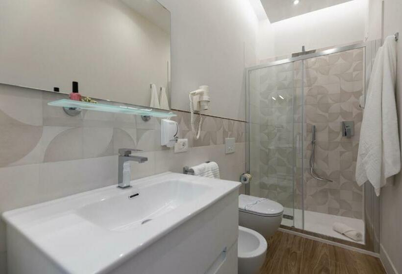 スタンダードルーム, All’angolo Della Torre