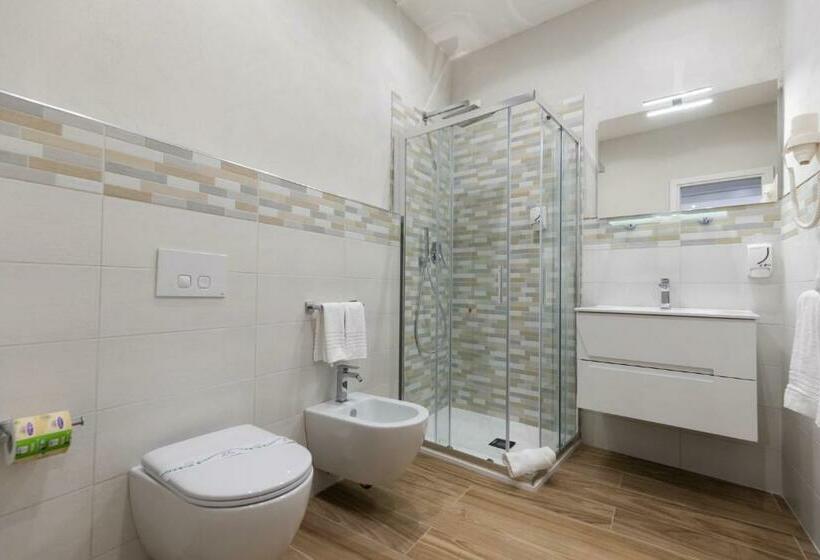 スタンダードルーム, All’angolo Della Torre