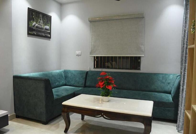 带大床的标准间, Imperial Crown