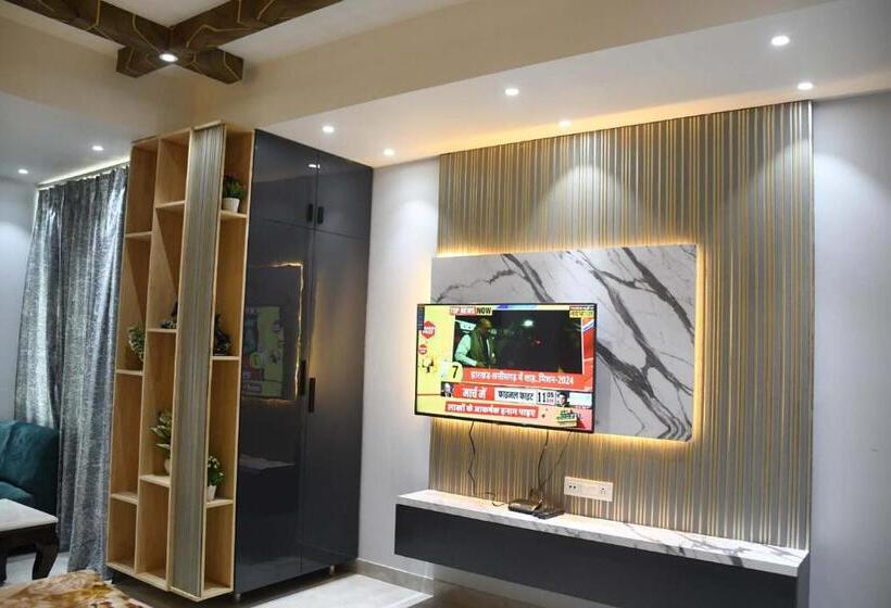 带大床的标准间, Imperial Crown