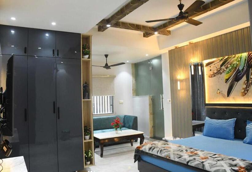 带大床的标准间, Imperial Crown