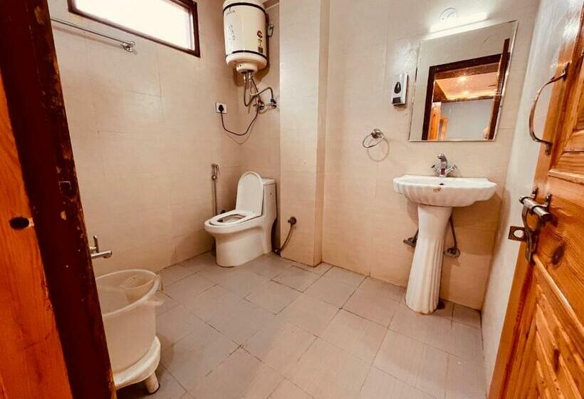 חדר סטנדרט עם מיטת קינג, The Beas Riverside Resort, Manali