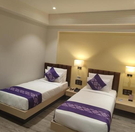 クイーンベッドのデラックスルーム, Purple Beds By Vits   Dwarkesh, Surat