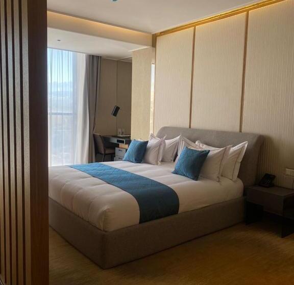 مجموعه ویستا شهر, Sofia International