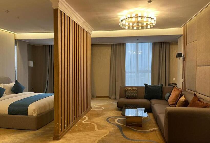 سوئیت با تخت بزرگ, Sofia International