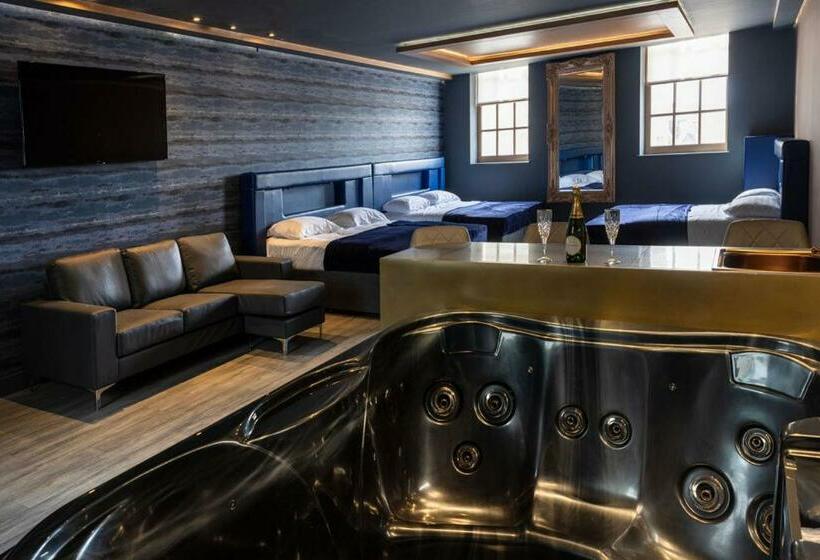 자쿠지 스위트, Mischief Liverpool