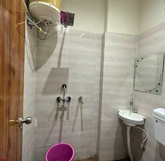 اتاق استاندارد, Crysta Guest House