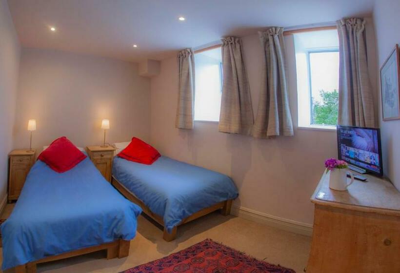 غرفة قياسية, Mountain Church