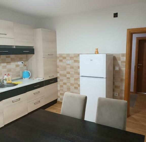 آپارتمان 1 خوابه با بالکن, 2bdr Apt With Balcony With View Free Parking