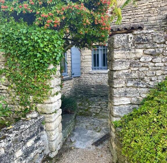 جناح مزود بتراس, Domaine De L Enclos