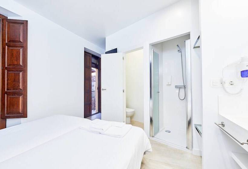 Chambre Standard, AMC Granada