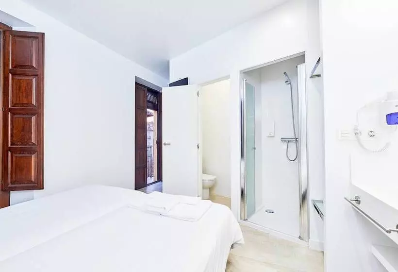 اتاق استاندارد, AMC Granada