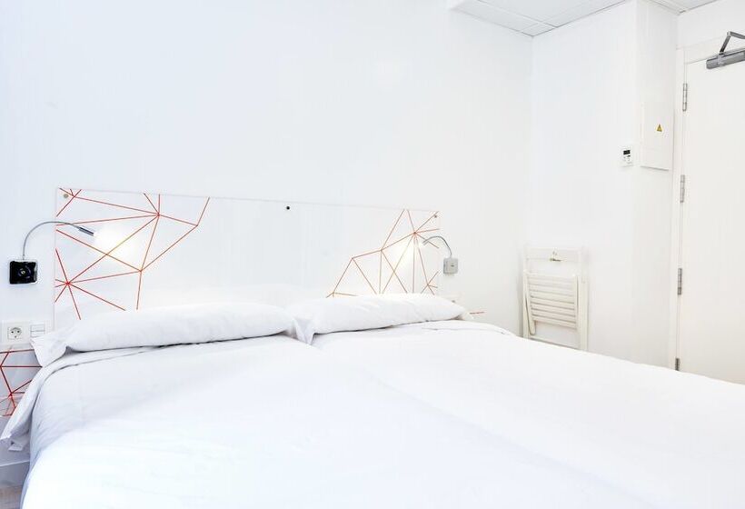 Chambre Standard, AMC Granada